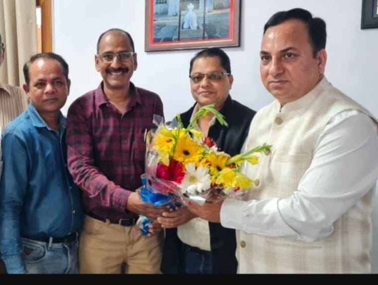 पत्रकारों की समस्याओं पर सरकार गंभीर: हल्द्वानी में संयुक्त निदेशक के.एस. चौहान ने सुनी मीडियाकर्मियों की 'मन की बात'